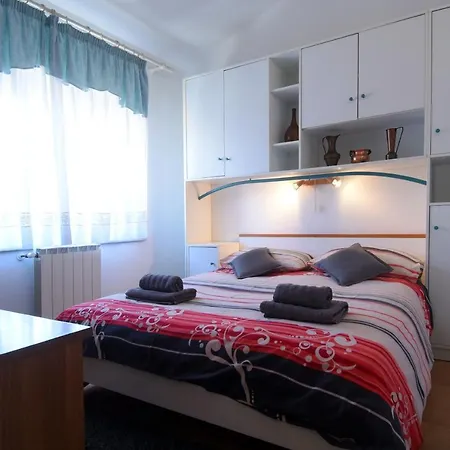 Gallery Premium 99 Near Ammphiteatre With Garage 5 Days And More Gratis Apartman