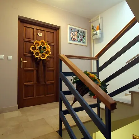 Gallery Premium 99 Near Ammphiteatre With Garage 5 Days And More Gratis *