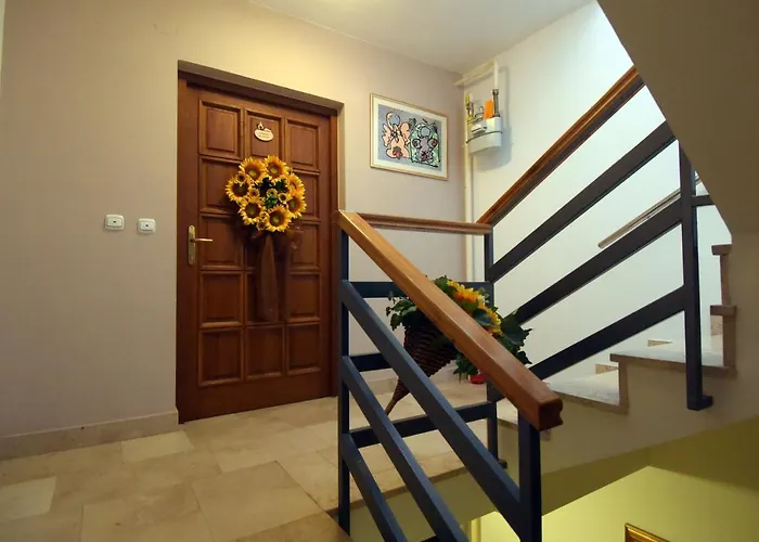 Gallery Premium 99 Near Ammphiteatre With Garage 5 Days And More Gratis *