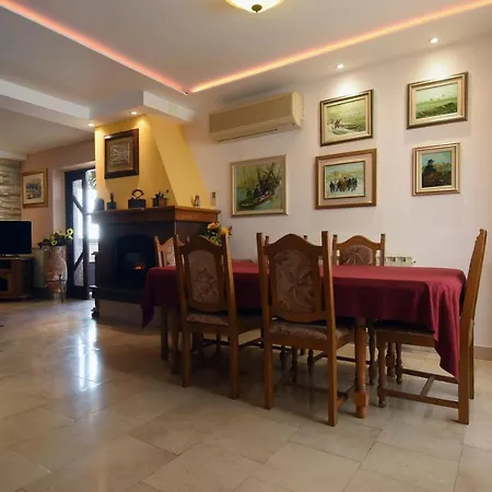 Gallery Premium 99 Near Ammphiteatre With Garage 5 Days And More Gratis