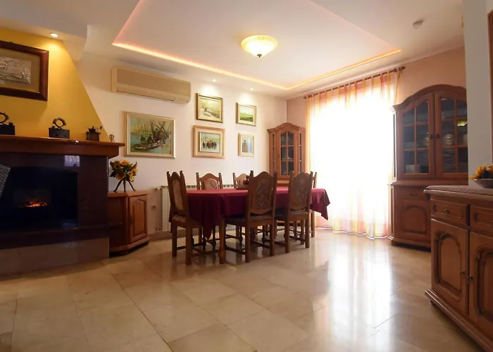 Apartment Gallery Premium 99 Near Ammphiteatre With Garage 5 Days And More Gratis